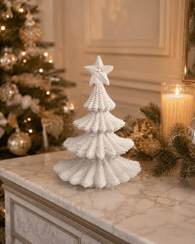 Árbol navideño blanco texturizado de resina – 28 cm