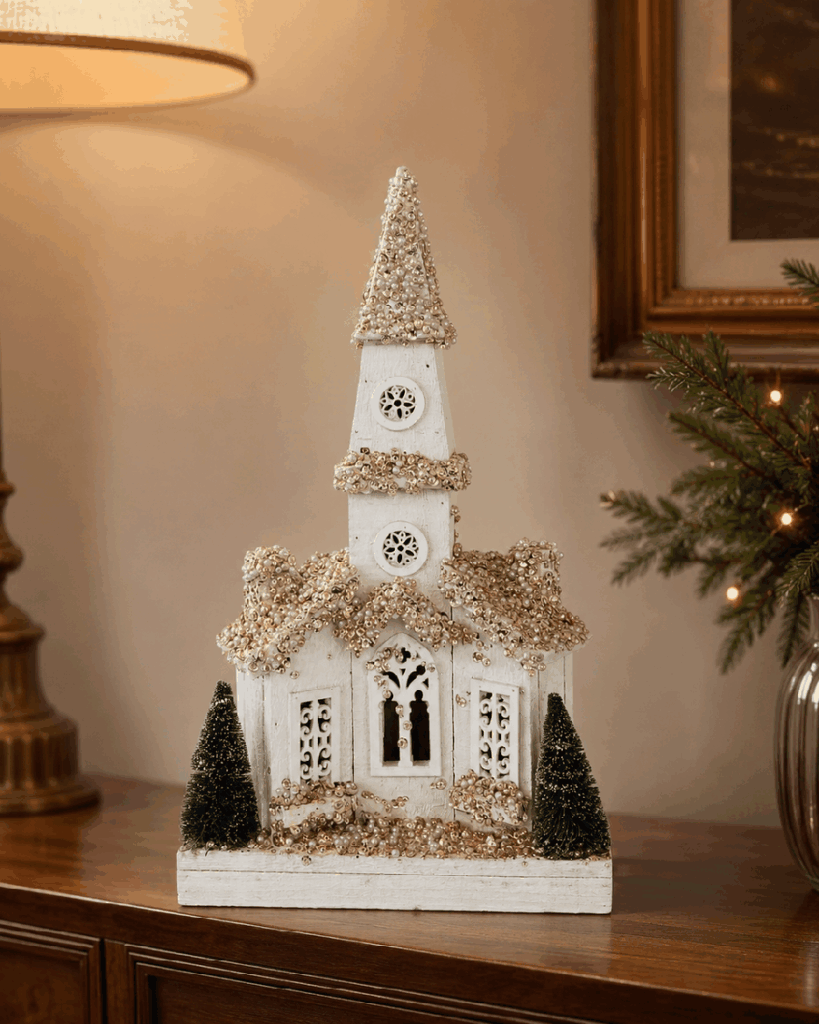 Villa navideña de madera blanca y dorada con luz – 40 cm